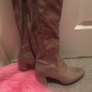 Liz Claiborne memory foam boot